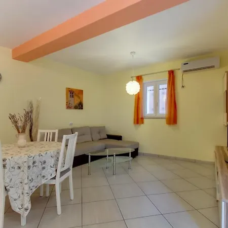 In With Terrace, Air Conditioning, Washing Machine Apartman *