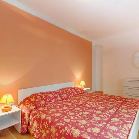 In With Terrace, Air Conditioning, Washing Machine Mali Lošinj